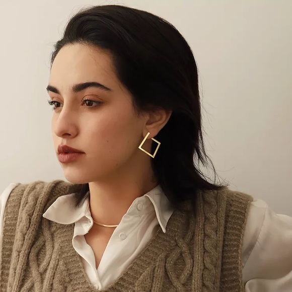 “Inclined” Square Geometric Retro Unique Minimalist Simple Stud Earrings - Picture 10 of 11